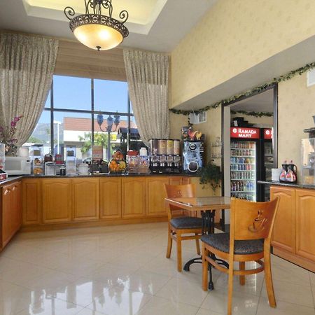 Ramada By Wyndham Pasadena Ξενοδοχείο Εξωτερικό φωτογραφία