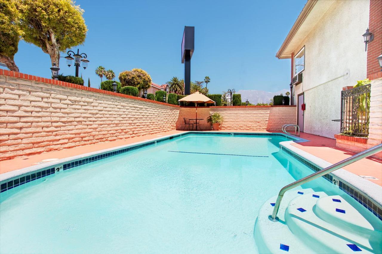 Ramada By Wyndham Pasadena Ξενοδοχείο Εξωτερικό φωτογραφία