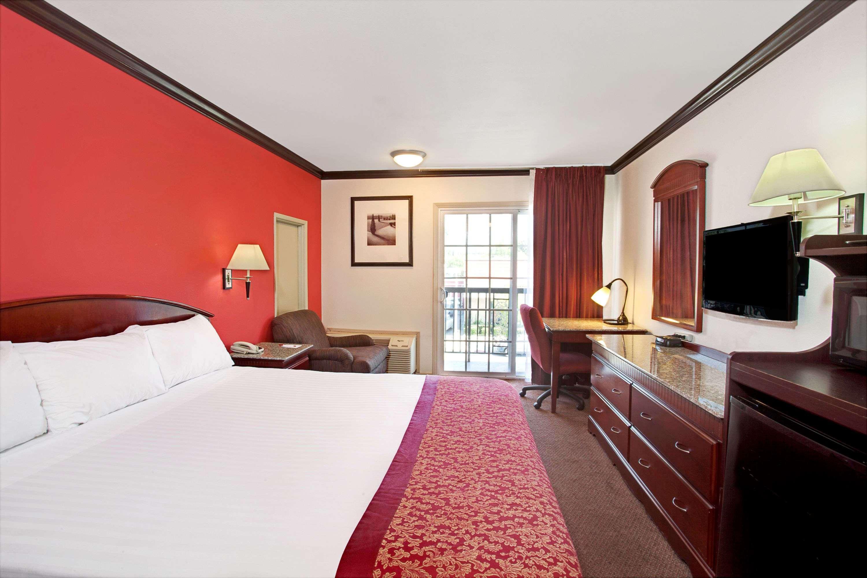 Ramada By Wyndham Pasadena Ξενοδοχείο Εξωτερικό φωτογραφία