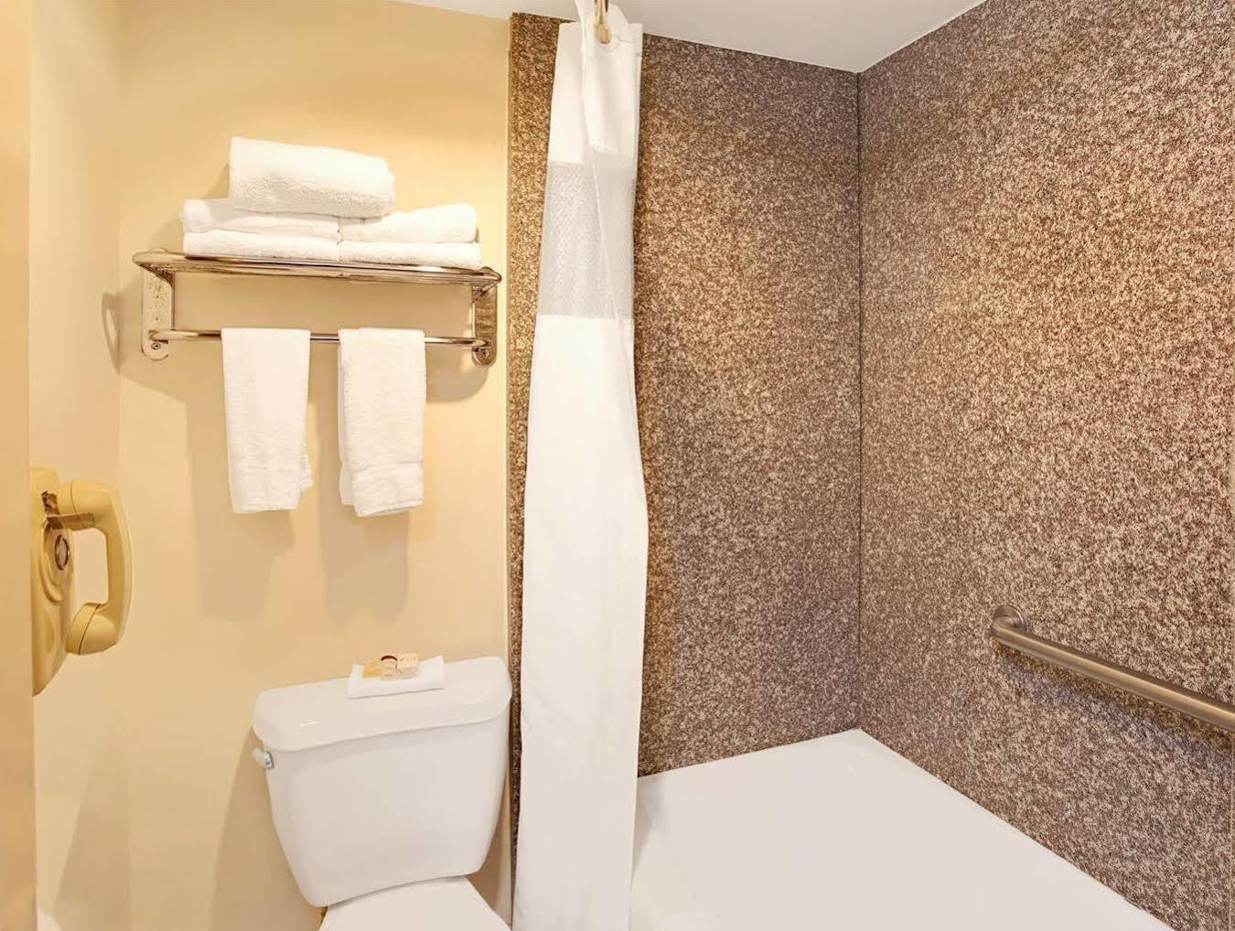 Ramada By Wyndham Pasadena Ξενοδοχείο Εξωτερικό φωτογραφία